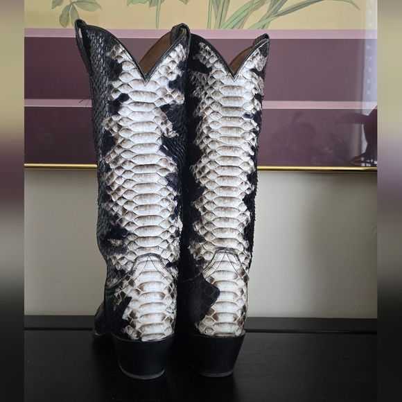 Idyllwind Black and White Heeled Snakeskin Boots - Picture 7 of 9
